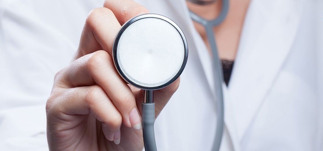 Ein Arzt mit einem Stethoskop